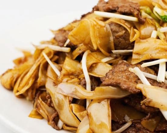 Nouilles de boeuf poêlées / Pan-Fried Beef Noodles 干炒牛河
